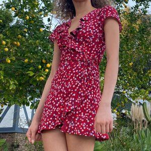 Aritzia Sunday Best Ruffle Wrap Dress, red floral, size small
